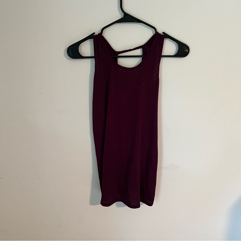 Athleta cross back maroon tank top